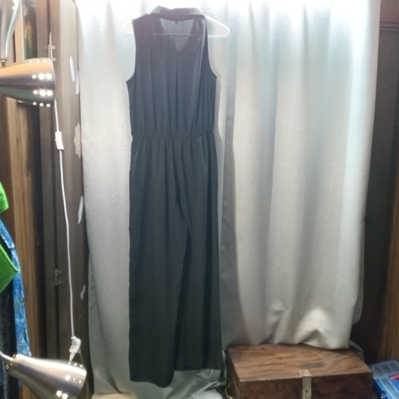 New Black Sleeveless Jumpsuit - Picture 5 of 10